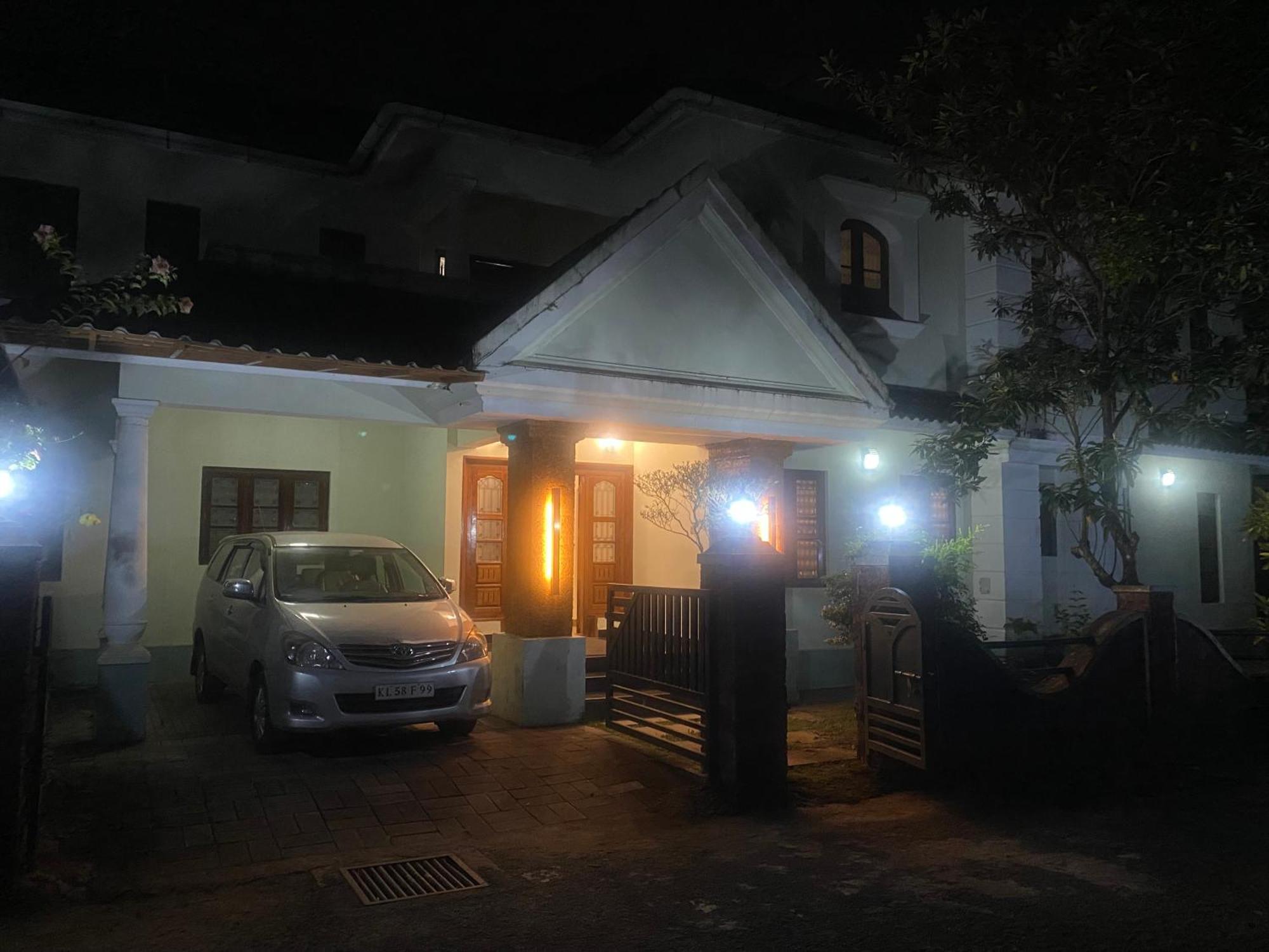 "Radhas" 4Br Villa In Gated Spring Field Community, Kannur Exteriör bild