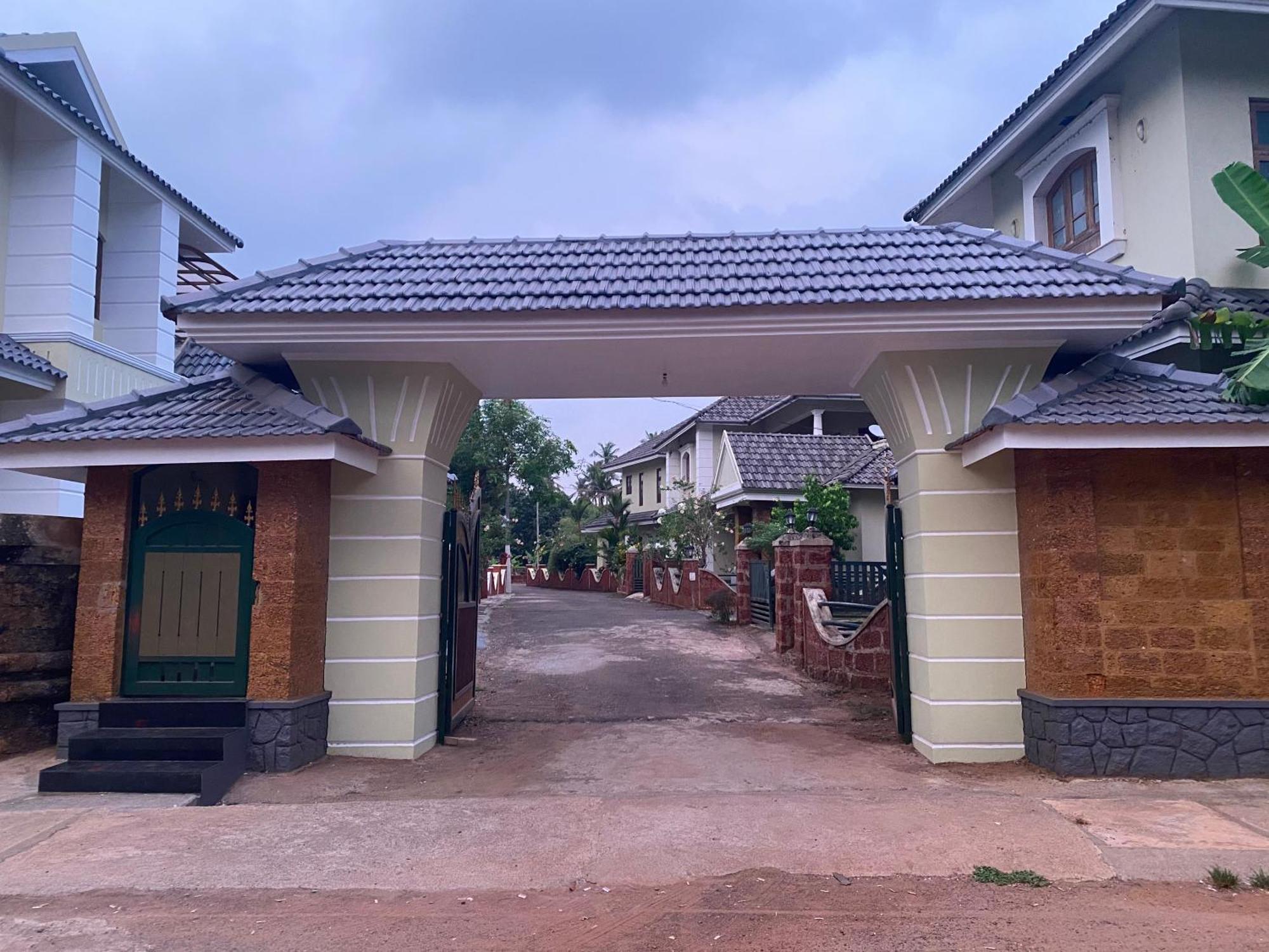 "Radhas" 4Br Villa In Gated Spring Field Community, Kannur Exteriör bild